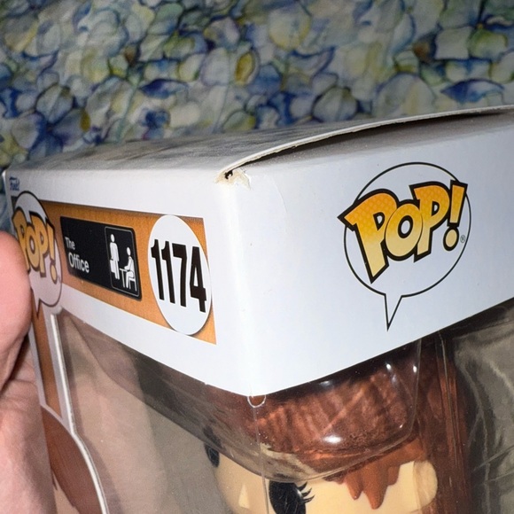 Funko Pop The Office - Erin Hannon Vinyl Figure - Picture 7 of 7